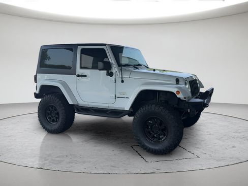 Used 2015 Jeep Wrangler Sahara w/ Connectivity Group AWD/4WD image 2