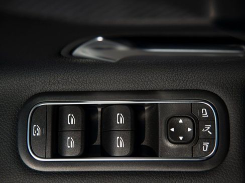 Used 2025 Mercedes-Benz CLA 250 4MATIC image 19