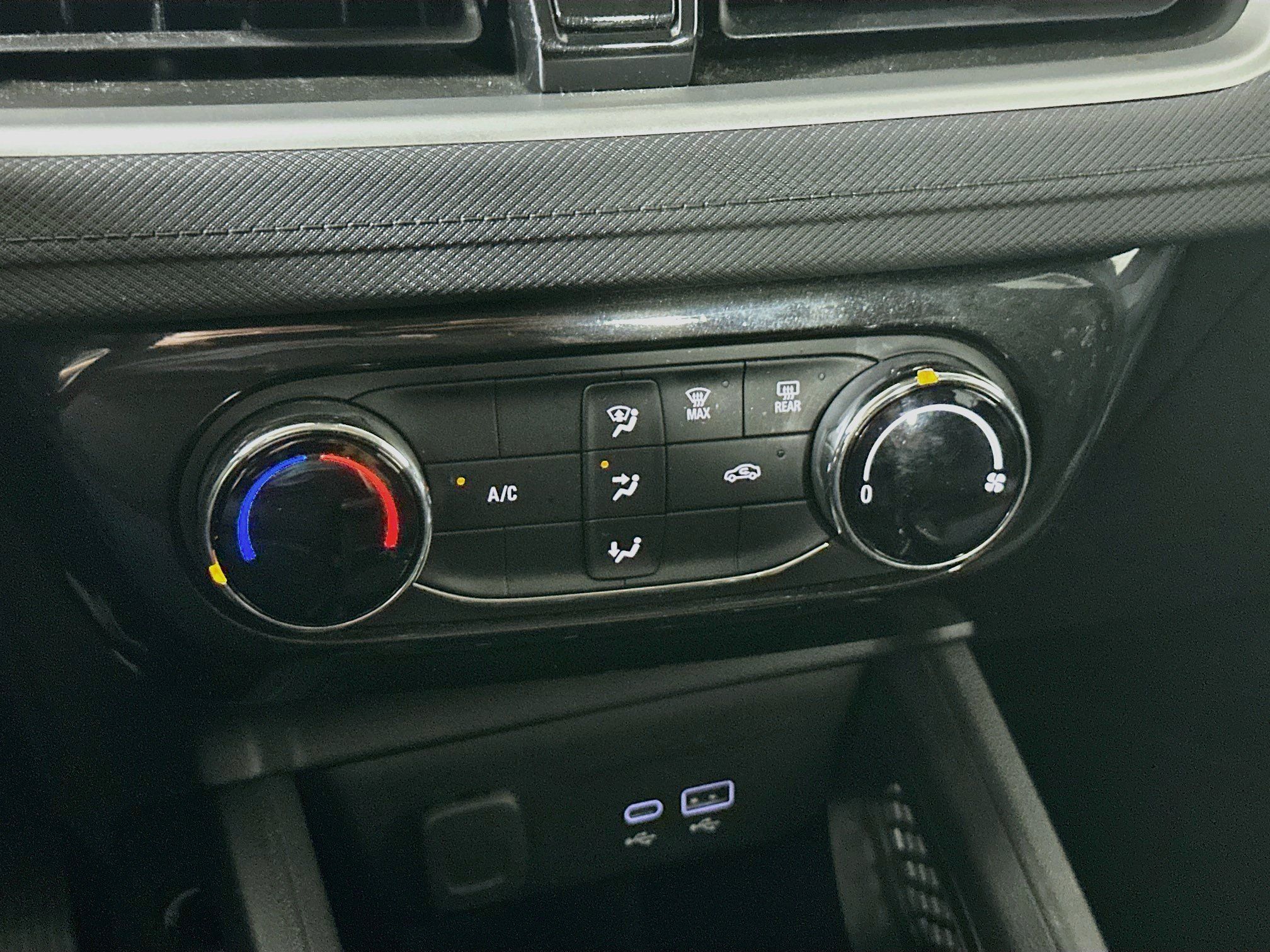 Used 2025 Chevrolet TrailBlazer LT FWD image 23