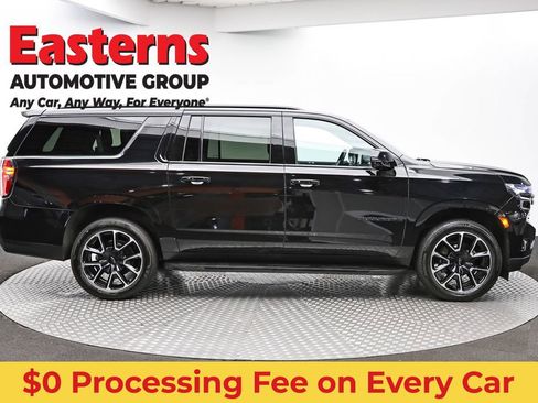 Used 2022 Chevrolet Suburban RST w/ Luxury Package AWD/4WD image 4