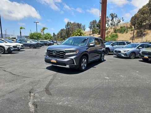 Used 2025 Honda Pilot EX-L image 3