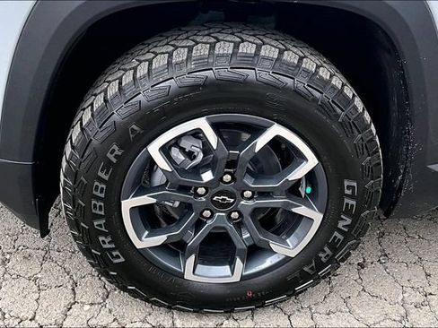 New 2026 Chevrolet Equinox ACTIV w/ Convenience Package III FWD image 12
