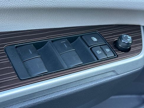 Used 2022 Toyota Sienna XLE image 14