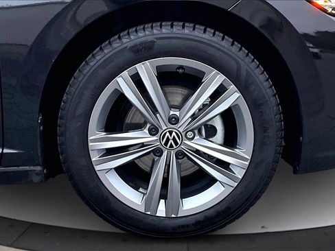 Used 2024 Volkswagen Jetta SE image 31