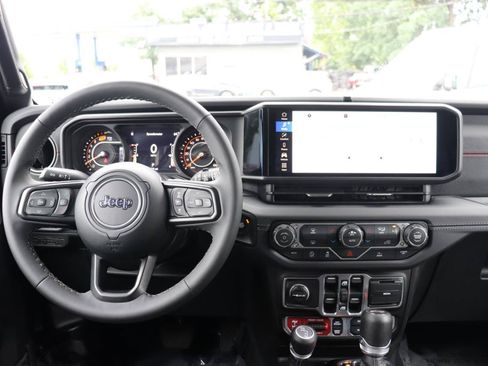 Used 2026 Jeep Wrangler Unlimited Rubicon AWD/4WD image 17