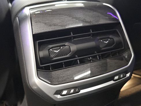 Used 2024 BMW 760i xDrive image 31