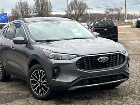Certified 2024 Ford Escape SE w/ PHEV Premium Package image 2
