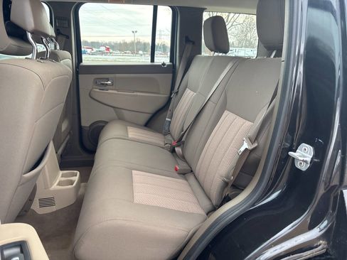 Used 2010 Jeep Liberty Sport image 16