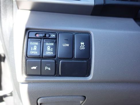 Used 2016 Honda Odyssey Touring Elite image 17