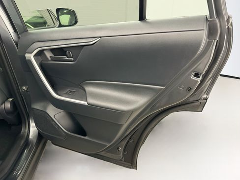 Used 2024 Toyota RAV4 LE AWD/4WD image 31