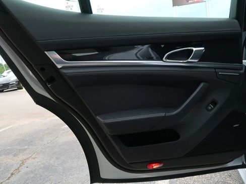 Used 2015 Porsche Panamera S image 54