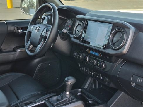 Used 2023 Toyota Tacoma TRD Off-Road w/ TRD Premium Off Road Package image 10