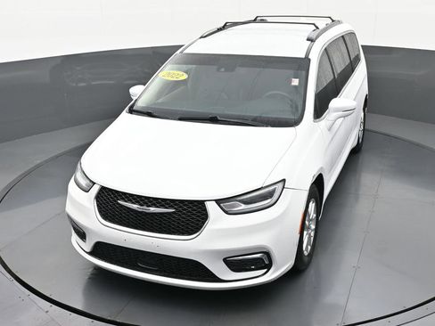 Used 2022 Chrysler Pacifica Touring-L image 33