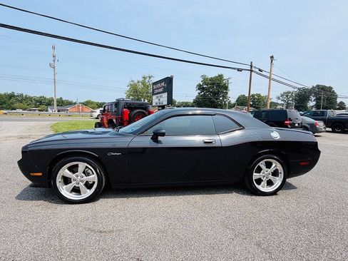 Used 2010 Dodge Challenger R/T RWD image 3