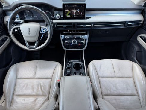 Used 2022 Lincoln Corsair AWD w/ Premium Package image 2