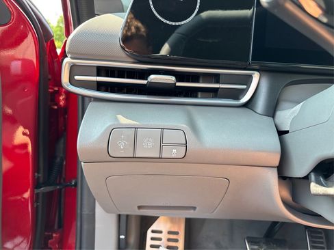 Certified 2025 Hyundai Elantra SEL image 30