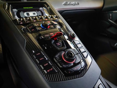 Used 2018 Lamborghini Aventador S image 71