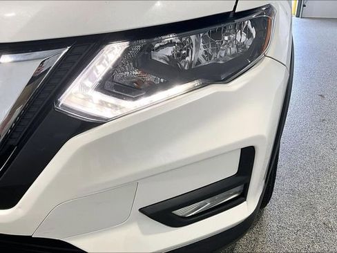 Used 2019 Nissan Rogue S FWD image 34
