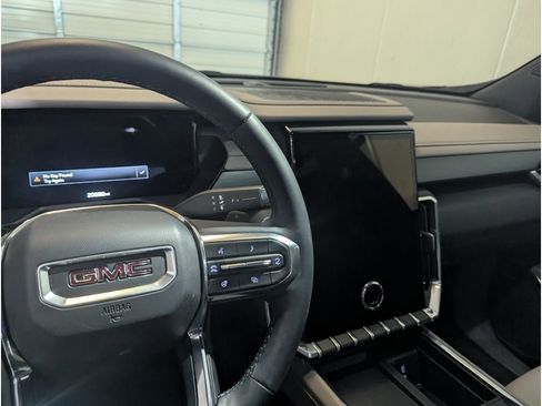 Used 2025 GMC Acadia Elevation w/ Elevation Premium Package FWD image 14