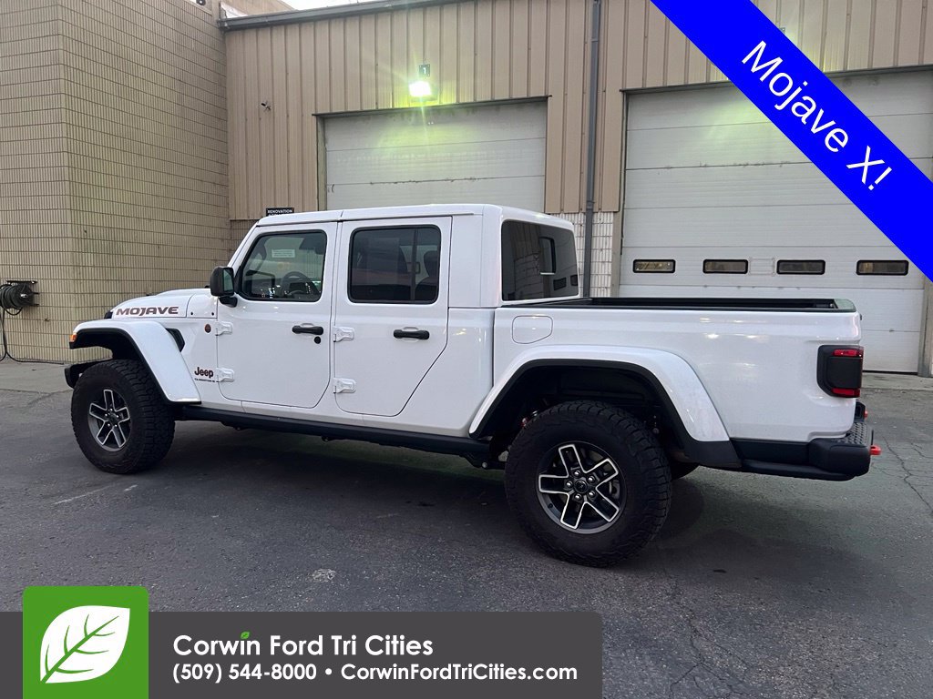Used 2025 Jeep Gladiator Mojave AWD/4WD image 3