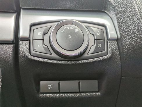 Used 2019 Ford Explorer Limited w/ Ford Safe & Smart Package image 28