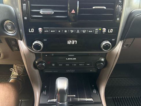 Used 2022 Lexus GX 460 Premium w/ Accessory Package AWD/4WD image 24