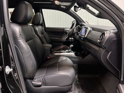 Used 2022 Toyota Tacoma Limited image 27