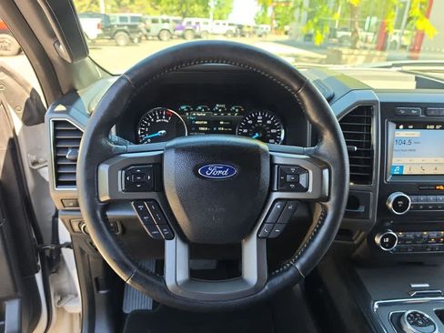 Used 2018 Ford Expedition Max XLT w/ Equipment Group 202A AWD/4WD image 14