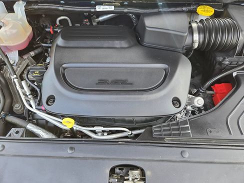 Used 2023 Chrysler Pacifica Touring-L FWD image 31