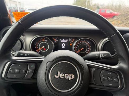 Certified 2022 Jeep Gladiator Sport AWD/4WD image 13