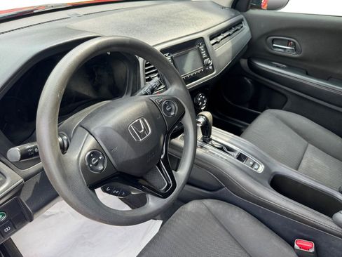 Used 2018 Honda HR-V LX image 3