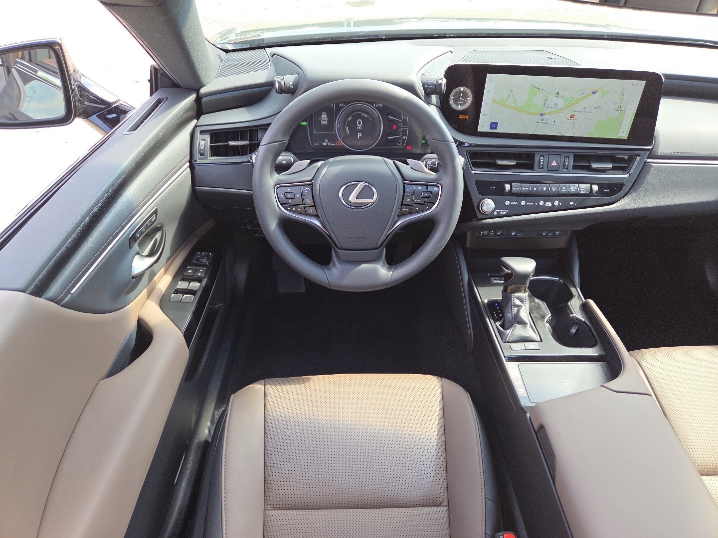 Used 2025 Lexus ES 300h w/ Premium Package FWD image 25
