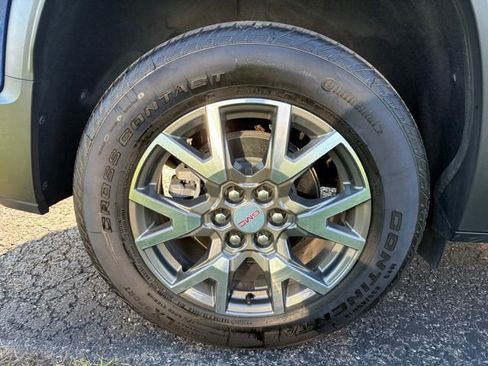 Certified 2023 GMC Acadia SLE w/ Driver Convenience Package image 14