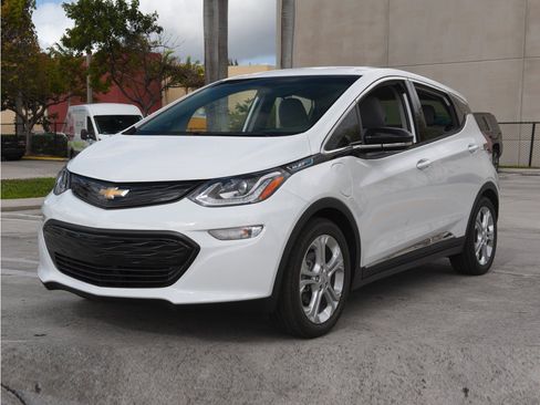 Used 2020 Chevrolet Bolt Premier w/ Infotainment Package FWD image 1