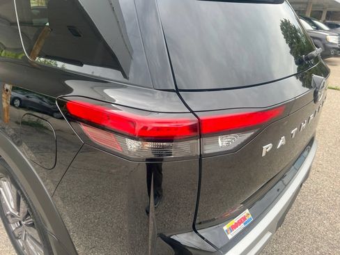 Certified 2024 Nissan Pathfinder SL w/ SL Premium Package AWD/4WD image 37