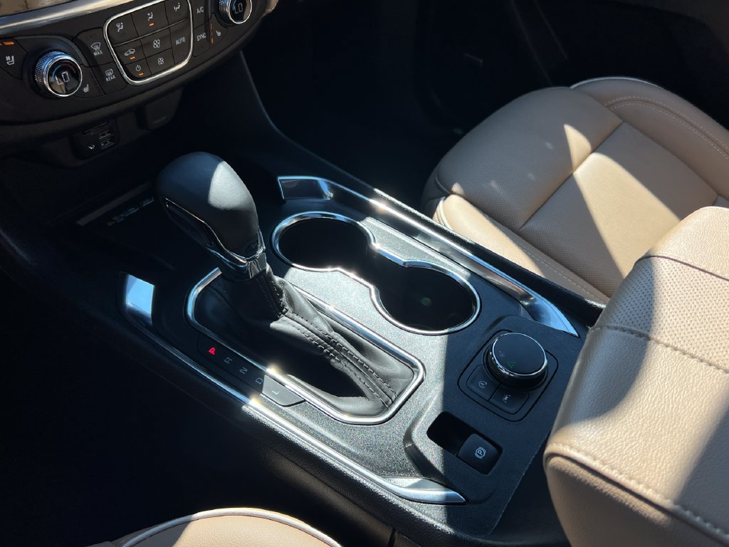 Used 2023 Chevrolet Traverse Premier FWD image 48