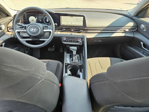 Used 2024 Hyundai Elantra SEL w/ Convenience Package image 14