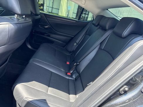 Used 2025 Lexus ES 300h w/ Premium Package FWD image 10