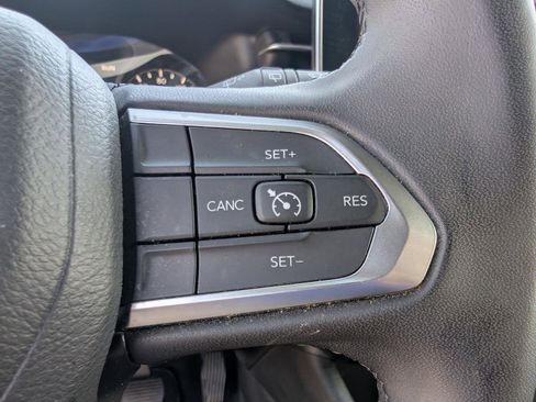 Used 2024 Jeep Compass Latitude AWD/4WD image 23