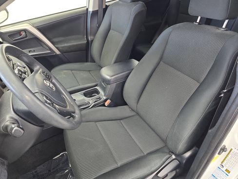 Used 2018 Toyota RAV4 LE image 14