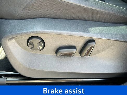 Certified 2023 Volkswagen Tiguan SE R-Line FWD image 23