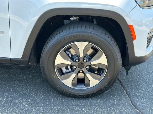 Used 2024 Jeep Grand Cherokee Limited 4xe AWD/4WD image 15
