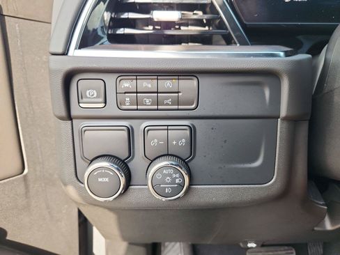 Used 2025 Chevrolet Tahoe LT w/ Comfort Package RWD image 18