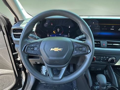 Used 2024 Chevrolet TrailBlazer LS FWD image 12