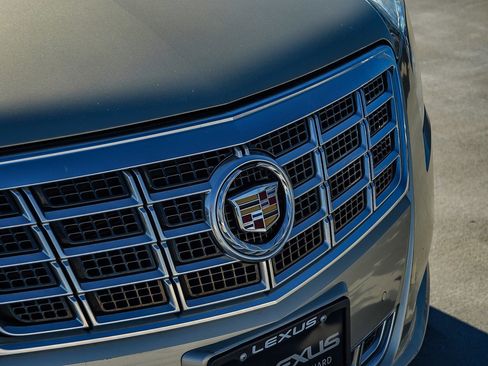 Used 2013 Cadillac XTS Luxury w/ Driver Awareness Package image 10