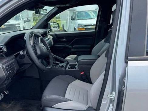 Used 2025 Toyota Tacoma TRD Sport AWD/4WD image 16