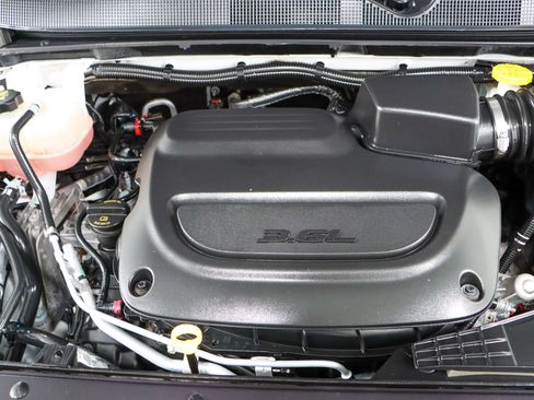 Used 2023 Chrysler Pacifica Touring-L FWD image 31