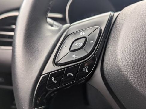 Used 2018 Toyota C-HR XLE FWD image 24
