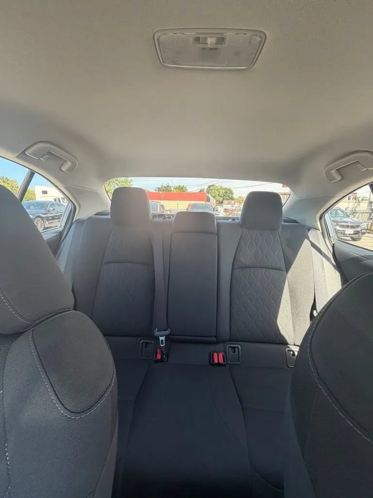 Used 2020 Toyota Corolla LE FWD image 19