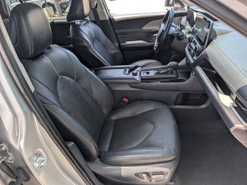 Used 2024 Toyota Grand Highlander AWD image 9